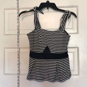 Tank top with tied sleeves